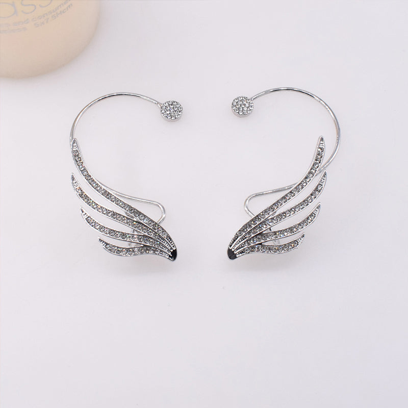 Schlichte und coole Ohrringe mit Diamantflügeln