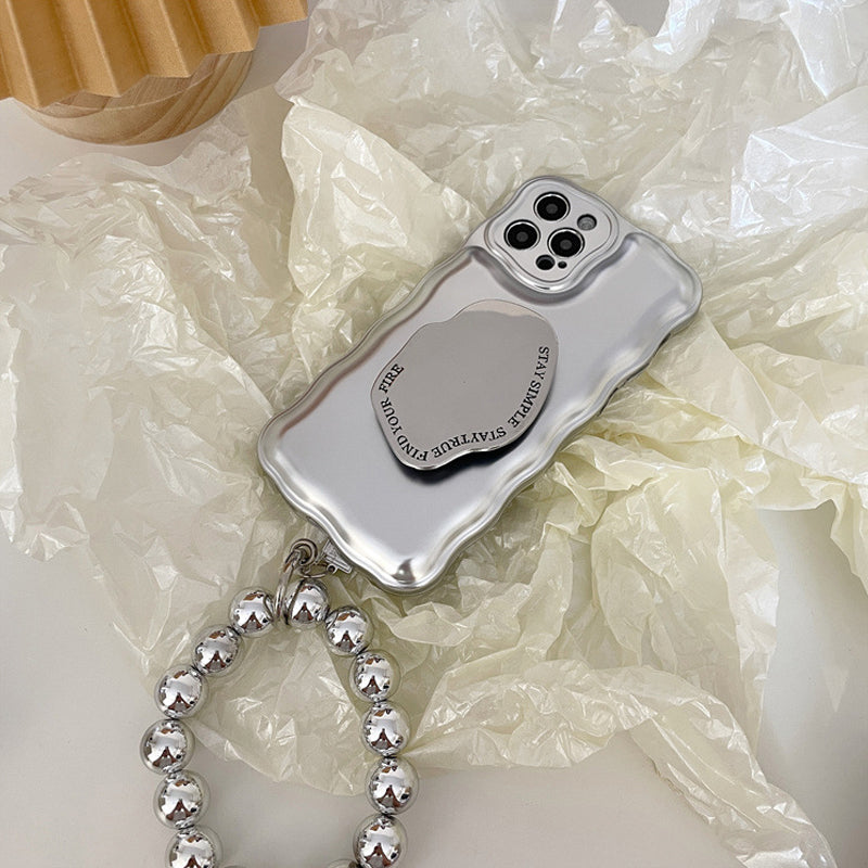Matte Luftpolsterhülle für iPhone mit silbernem Kugelarmband